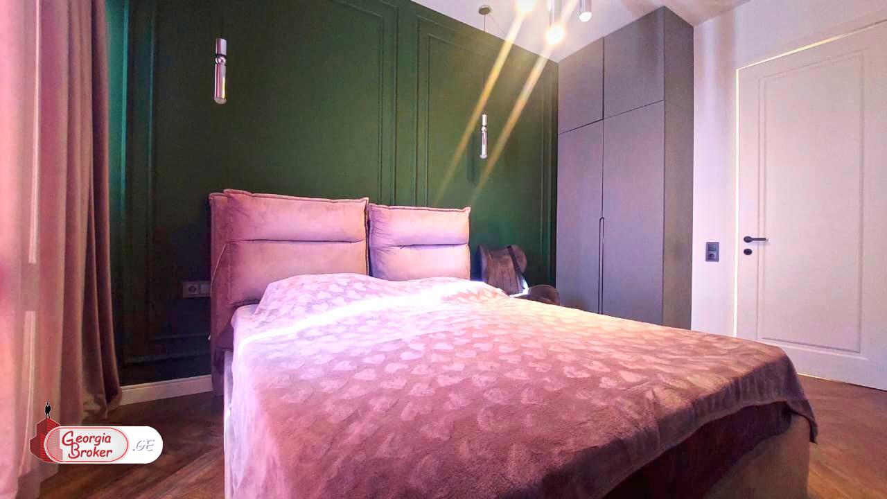 продается квартира с новым ремонтом 4-комнаты